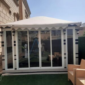 النجم اللامع للمظلات والسواتر | بناء مجالس الأحلام في حي العزيزية بجدة: روعة التصميم وجودة التنفيذ