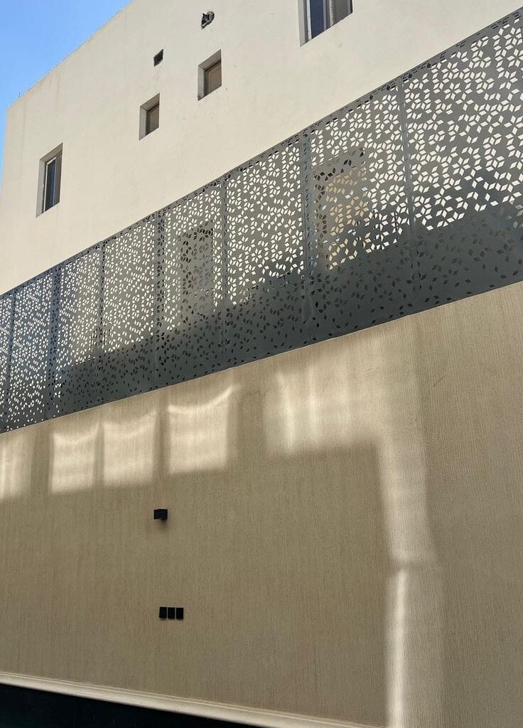 النجم اللامع للمظلات والسواتر | مؤسسة النجم اللامع سواتر جده بحي البلد: أنواعها، مميزاتها، وكيف تختار الأنسب لمنزلك.