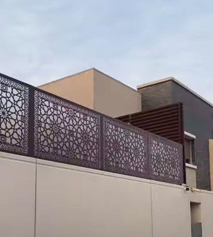 النجم اللامع للمظلات والسواتر | مؤسسة النجم اللامع سواتر جده بحي البلد: أنواعها، مميزاتها، وكيف تختار الأنسب لمنزلك.