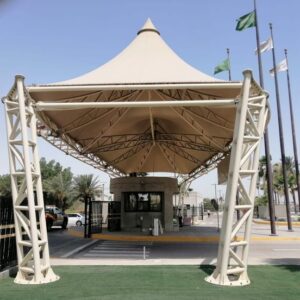 النجم اللامع للمظلات والسواتر | “المظلات الهرمية: جمالية ووظيفة مضافة في حي الشفاء بجدة”