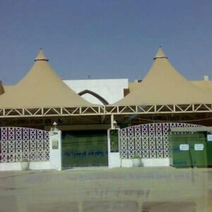النجم اللامع للمظلات والسواتر | “المظلات الهرمية: جمالية ووظيفة مضافة في حي الشفاء بجدة”