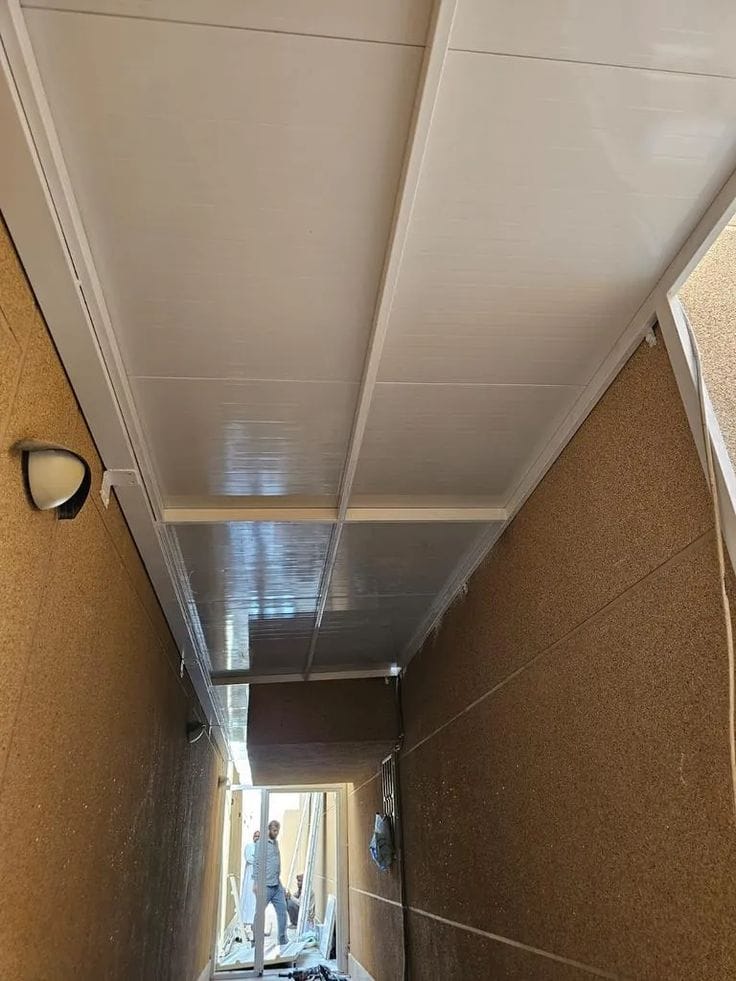 النجم اللامع للمظلات والسواتر | تركيب أسقف ساندوتش بانل في جدة حي الروضة | تركيب اسقف مقاومة للحرائق