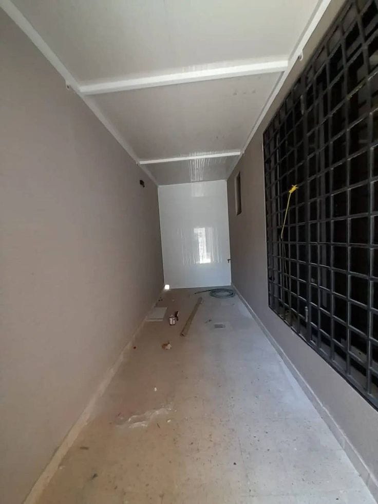 النجم اللامع للمظلات والسواتر | تركيب أسقف ساندوتش بانل في جدة حي الروضة | تركيب اسقف مقاومة للحرائق