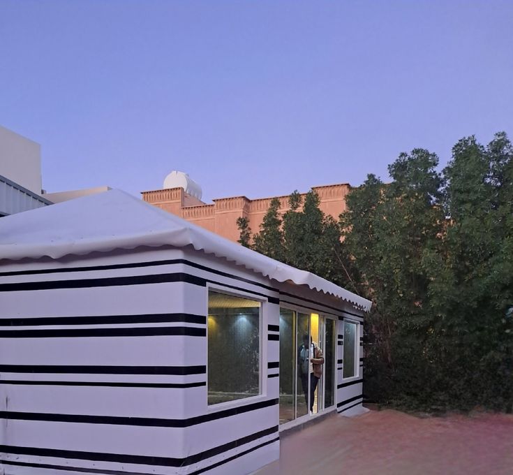 النجم اللامع للمظلات والسواتر | تركيب بيوت شعر للمناسبات في جدة حي الأندلس | بيوت شعر ملكية | تركيب بيوت شعر فاخرة