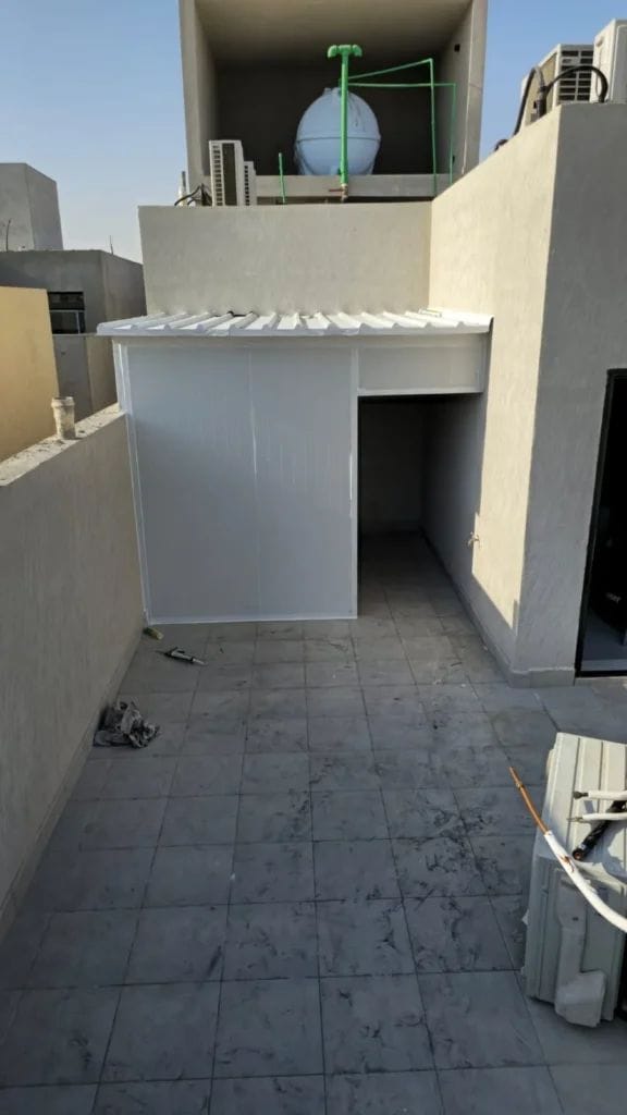 النجم اللامع للمظلات والسواتر | تركيب أسقف ساندوتش بانل في جدة حي الروضة | تركيب اسقف مقاومة للحرائق