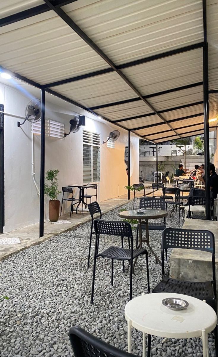 النجم اللامع للمظلات والسواتر | تركيب أسقف ساندوتش بانل في جدة حي الروضة | تركيب اسقف مقاومة للحرائق