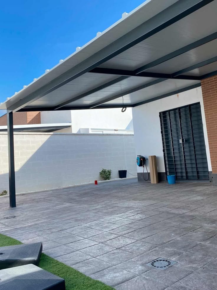 النجم اللامع للمظلات والسواتر | تركيب أسقف ساندوتش بانل في جدة حي الروضة | تركيب اسقف مقاومة للحرائق