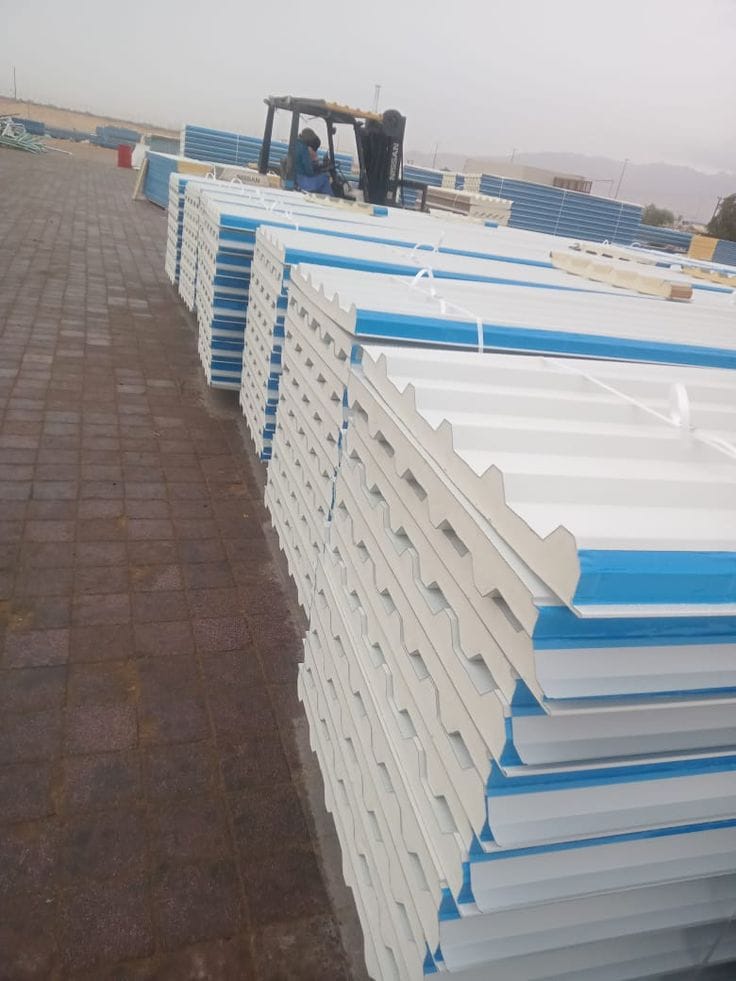 النجم اللامع للمظلات والسواتر | تركيب أسقف ساندوتش بانل في جدة حي الروضة | تركيب اسقف مقاومة للحرائق