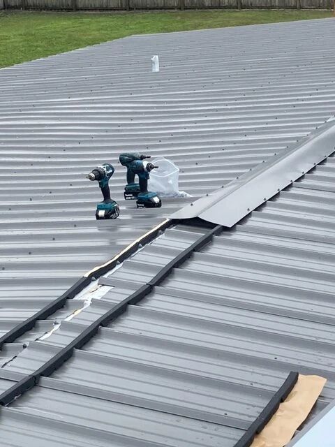 IMG-20250904-WA0283 النجم اللامع للمظلات والسواتر | تركيب أسقف ساندوتش بانل في جدة حي البغدادية | اسقف وجدران ساندوتش بانل جدة