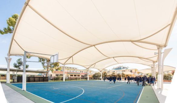 النجم اللامع للمظلات والسواتر | مظلات ملاعب جدة حي الحمراء | تركيب مظلات خارجية للملاعب بجودة عالية وأسعار تنافسية