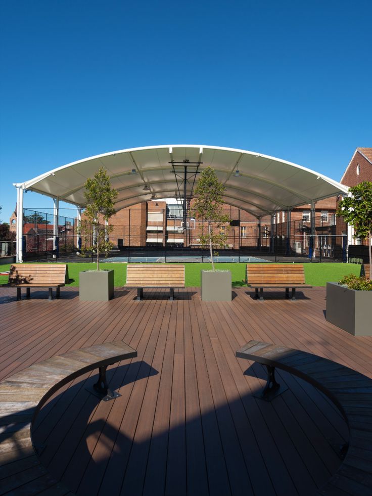 النجم اللامع للمظلات والسواتر | مظلات ملاعب جدة حي الحمراء | تركيب مظلات خارجية للملاعب بجودة عالية وأسعار تنافسية