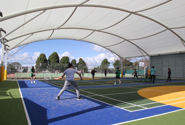 النجم اللامع للمظلات والسواتر | مظلات ملاعب جدة حي الحمراء | تركيب مظلات خارجية للملاعب بجودة عالية وأسعار تنافسية