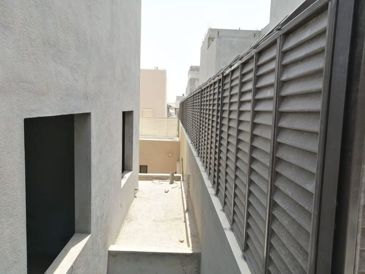 WhatsApp Image 2025-12-22 at 5.20.02 PM (1) النجم اللامع للمظلات والسواتر | تركيب سواتر جدة في حي الحمراء | سواتر احواش | سواتر منزلية جدة