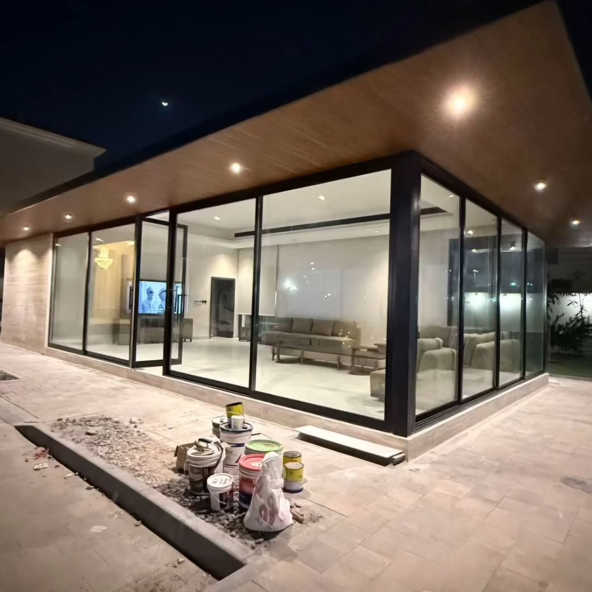 النجم اللامع للمظلات والسواتر | مجالس خارجية جدة في حي البساتين | تركيب ملاحق ساندوتش بانل واسمنت بورد