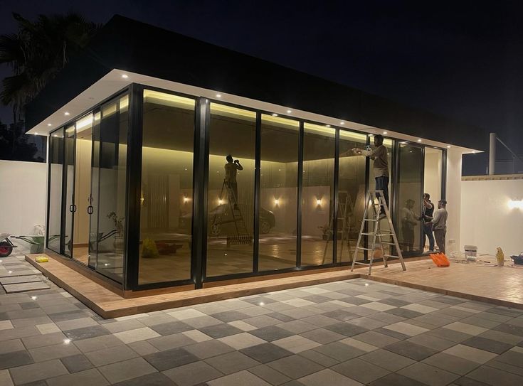 النجم اللامع للمظلات والسواتر | مجالس خارجية جدة في حي البساتين | تركيب ملاحق ساندوتش بانل واسمنت بورد