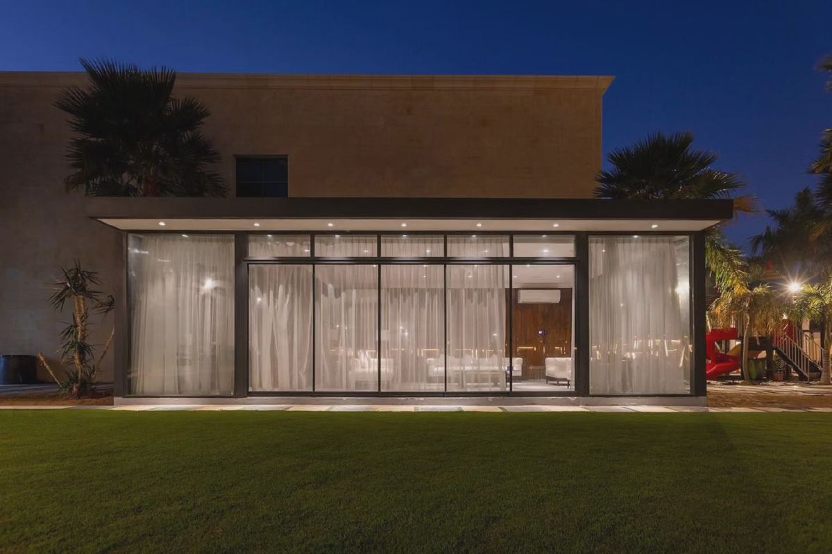 النجم اللامع للمظلات والسواتر | مجالس خارجية جدة في حي البساتين | تركيب ملاحق ساندوتش بانل واسمنت بورد