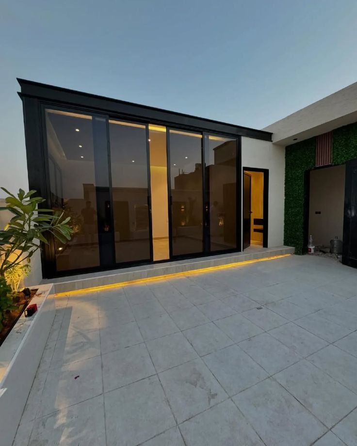 النجم اللامع للمظلات والسواتر | مجالس خارجية جدة في حي البساتين | تركيب ملاحق ساندوتش بانل واسمنت بورد