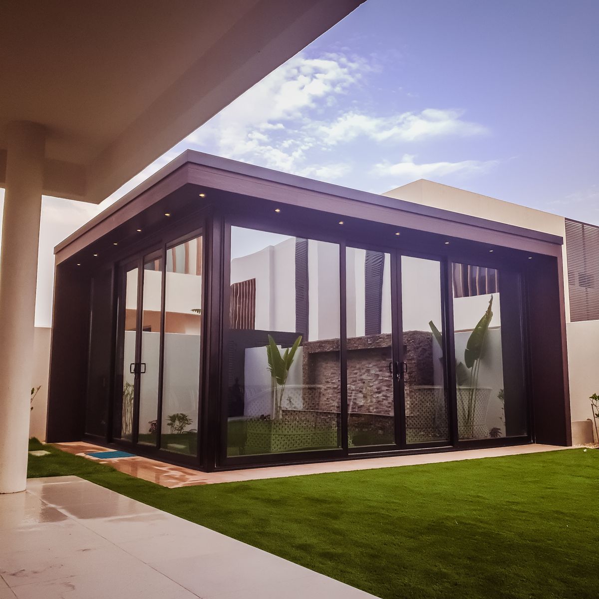 النجم اللامع للمظلات والسواتر | مجالس خارجية جدة في حي البساتين | تركيب ملاحق ساندوتش بانل واسمنت بورد