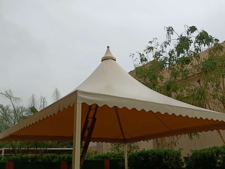 النجم اللامع للمظلات والسواتر | تركيب مظلات هرمية في جدة حي المروة | مظلات قبب جدة