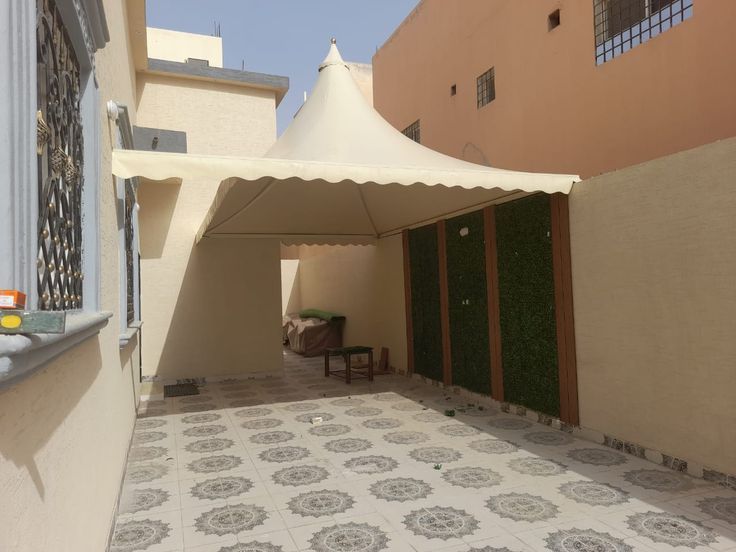 النجم اللامع للمظلات والسواتر | تركيب مظلات هرمية في جدة حي المروة | مظلات قبب جدة